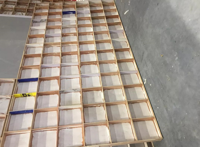北京展會搭建設(shè)計中展臺板墻結(jié)構(gòu)如何制作的？